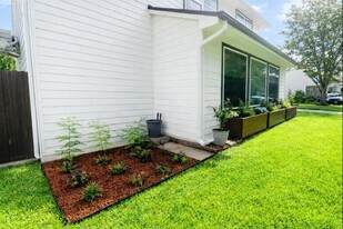 4503 McKinney St in Houston, TX - Building Photo