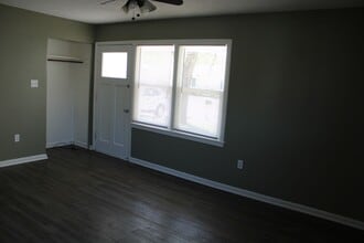 2012 Hayes Dr in Manhattan, KS - Building Photo - Building Photo