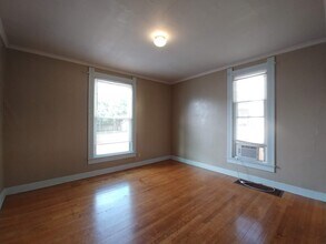 311 E 10th St in Bloomington, IN - Building Photo - Building Photo