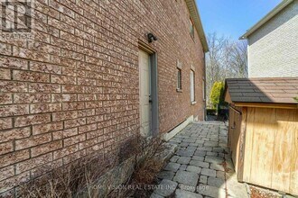 24 Sandbanks Dr in Richmond Hill, ON - Building Photo - Building Photo