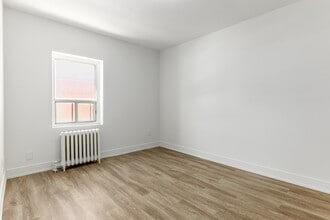 1650 Bathurst in Toronto, ON - Building Photo - Interior Photo