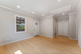 1015 Martin Luther King Jr Way in Oakland, CA - Building Photo