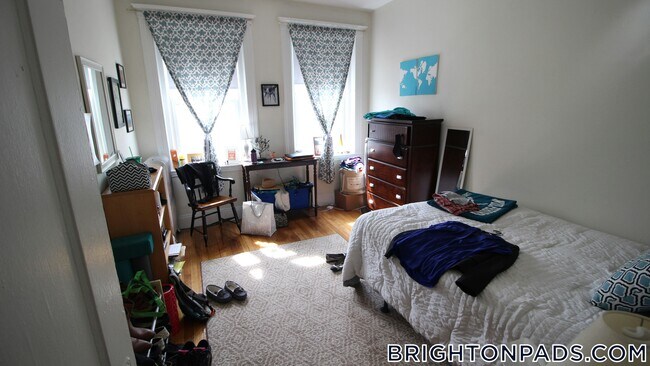 9 Egremont Rd, Unit 8 in Boston, MA - Building Photo - Building Photo