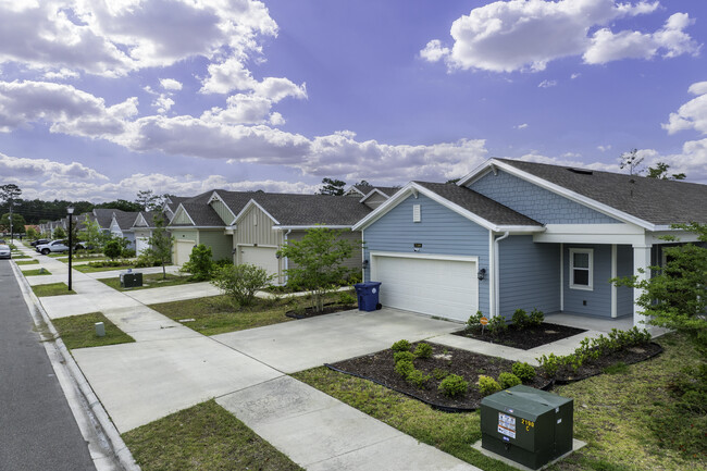 Hidden Oaks in Jacksonville, FL - Building Photo - Primary Photo