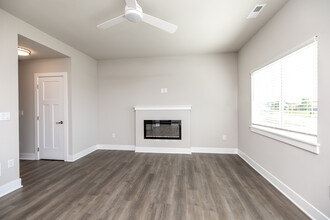 James Point Luxury Townhomes in Grimes, IA - Building Photo - Interior Photo