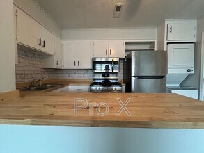 969 W Holly St in Fayetteville, AR - Building Photo - Building Photo