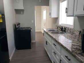 1033 West St in Redding, CA - Building Photo - Building Photo