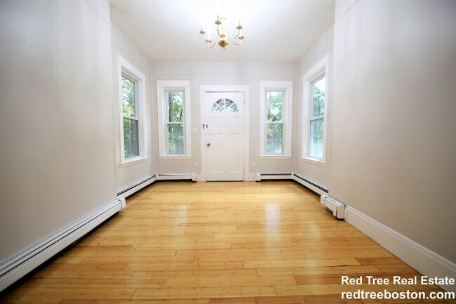 24 St James St in Newton, MA - Foto de edificio - Building Photo