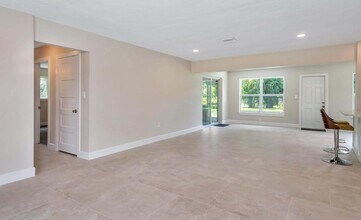 2001 Collier Ave in Lake Worth Beach, FL - Building Photo - Building Photo