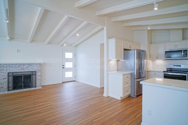 829 Sea Palm Ave in Pacific Grove, CA - Building Photo - Building Photo