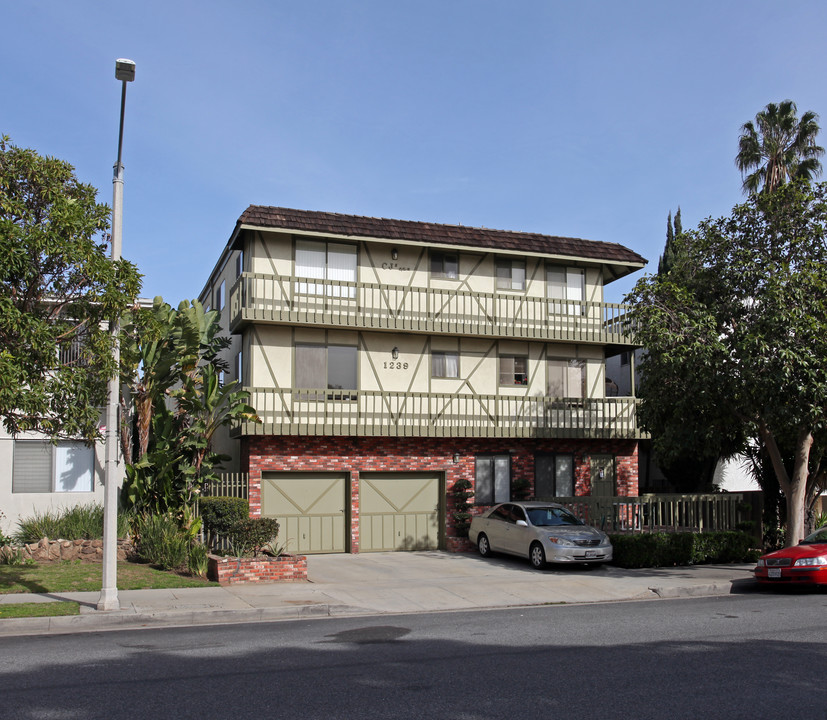 CJ Apartments in Santa Monica, CA - Building Photo