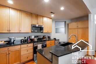 2330 W Huron St, Unit 1E in Chicago, IL - Building Photo - Building Photo