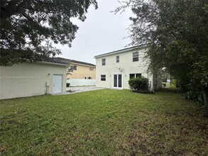 16940 SW 91st Ln Cir in Miami, FL - Building Photo - Building Photo