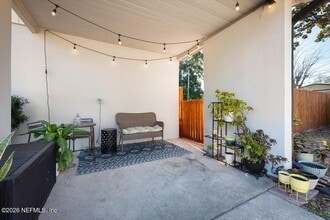 2254 Clemson Rd in Jacksonville, FL - Foto de edificio - Building Photo