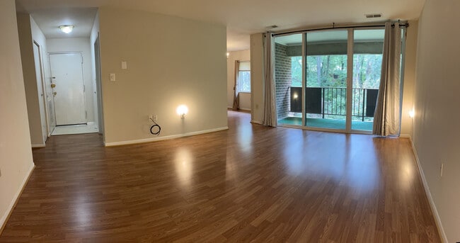 1422 Northgate Sq, Unit #22B in Reston, VA - Foto de edificio - Building Photo