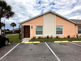 22 W Country Cove Way in Kissimmee, FL - Building Photo