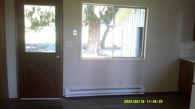 28807 Hurlburt Rd in Corvallis, OR - Building Photo - Building Photo