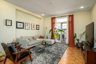 207 Shearwater Ct W, Unit 54 in Jersey City, NJ - Building Photo