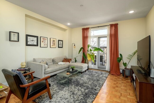 property at 207 Shearwater Ct W