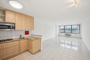 7000 JFK Blvd E in West New York, NJ - Building Photo