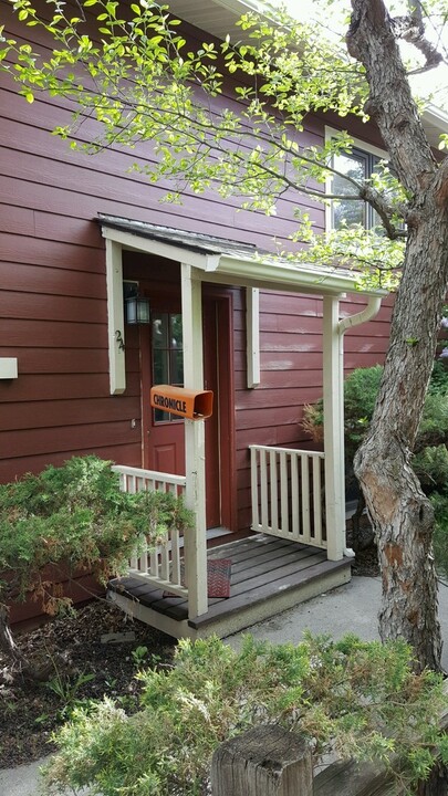 210 S 15th Ave in Bozeman, MT - Building Photo