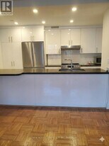 88 Bernard Ave in Toronto, ON - Building Photo