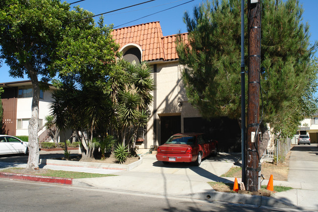 130 Olive St in Glendale, CA - Foto de edificio - Building Photo