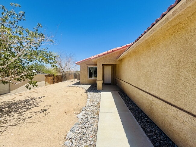 6621 Ivanpah Ave in Twentynine Palms, CA - Building Photo - Building Photo