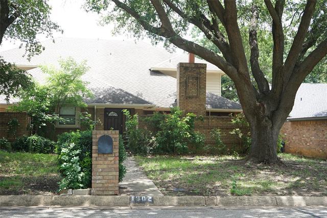 property at 1902 Turf Club Dr