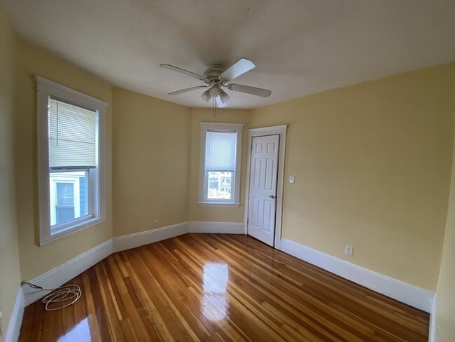 11 Fairmount St, Unit 2 in Boston, MA - Foto de edificio - Building Photo