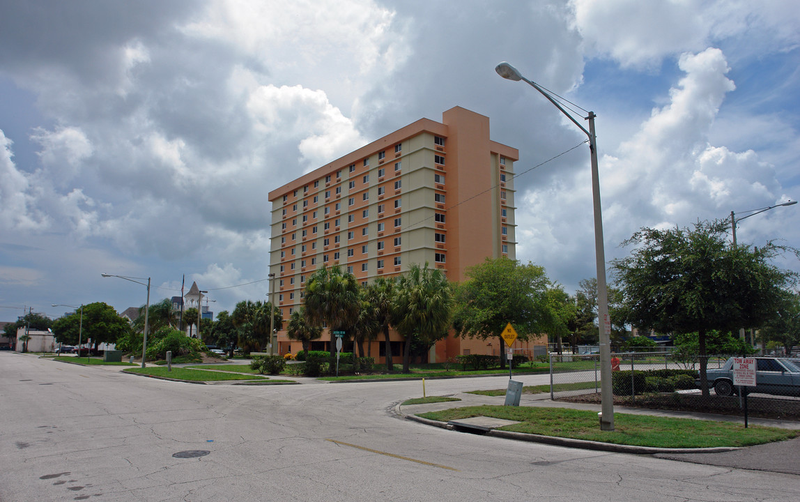 Burlington Tower in St. Petersburg, FL - Foto de edificio