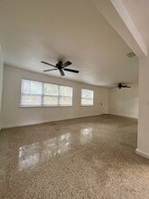 1109 NE 5th Pl in Gainesville, FL - Building Photo - Building Photo