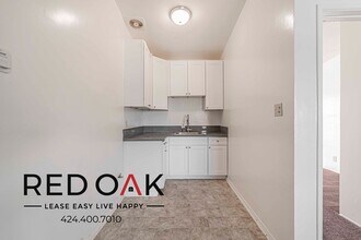 11823 Lakewood Blvd in Downey, CA - Foto de edificio - Building Photo