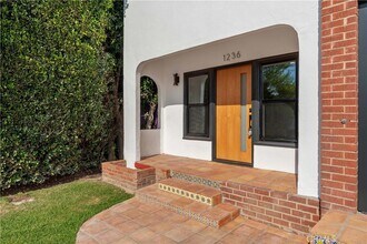 1236 Cloverdale Ave in Los Angeles, CA - Building Photo - Building Photo
