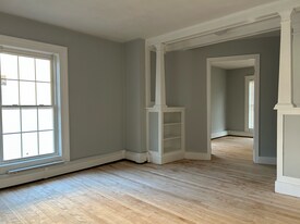 18 Bowdoin St, Unit Bowdoin St Apt1 in Worcester, MA - Building Photo