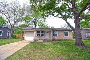 115 Charles Ln in Terrell, TX - Building Photo