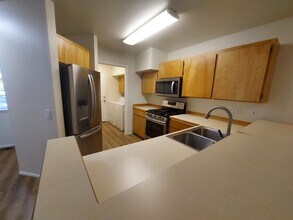 1045 NE Savannah Dr in Bend, OR - Foto de edificio - Building Photo