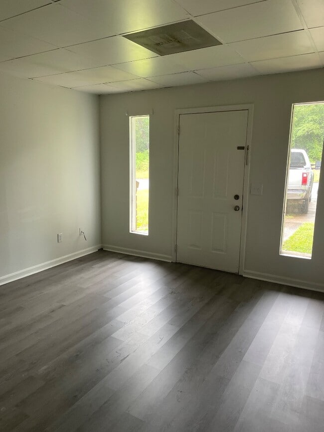 property at 1724 Louise Dr SE