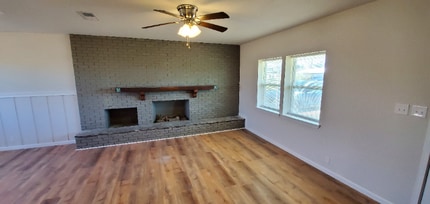 2413 E 16th Ct in Panama City, FL - Foto de edificio - Building Photo