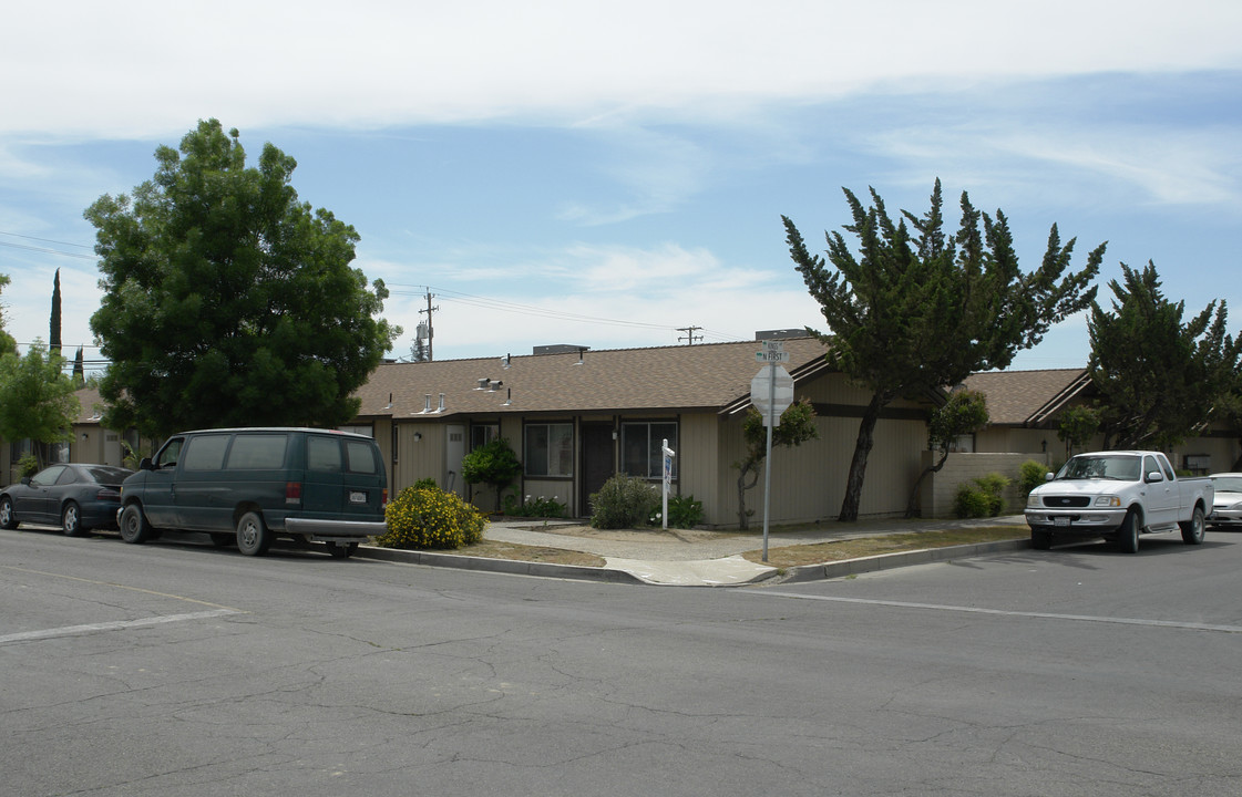 101 Kings Ave in Chowchilla, CA - Foto de edificio