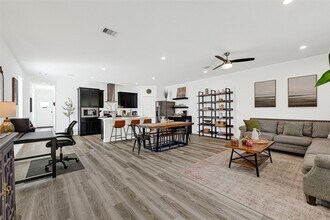 3235 Creston Gate Dr in Houston, TX - Building Photo - Building Photo