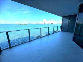 700 NE 24th St, Unit 303 in Miami, FL - Building Photo
