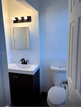 2001 N Dixie Hwy in Pompano Beach, FL - Building Photo - Building Photo