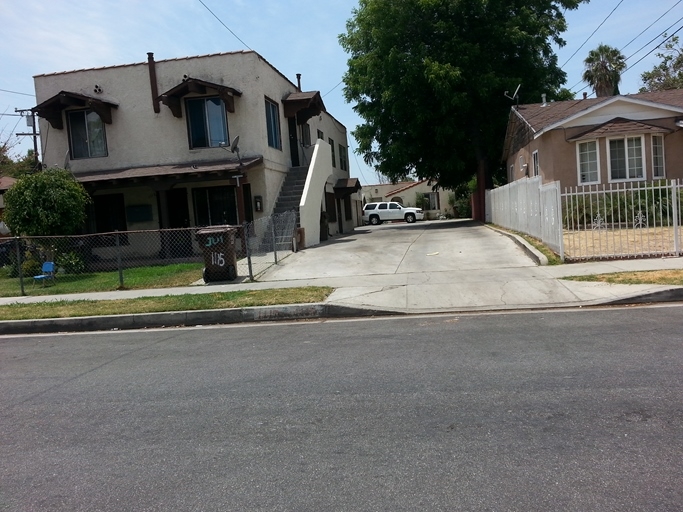 1115 S Tamarind Ave in Compton, CA - Foto de edificio