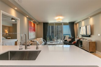 17555 Atlantic Blvd, Unit 1005 in Sunny Isles Beach, FL - Building Photo - Building Photo