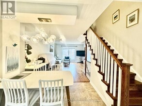 5940 Glen Erin Dr in Mississauga, ON - Building Photo - Building Photo