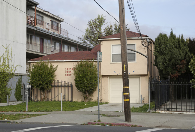 2823-2827 High St in Oakland, CA - Foto de edificio - Building Photo