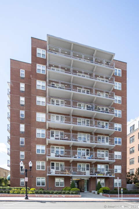 700 Summer St in Stamford, CT - Building Photo