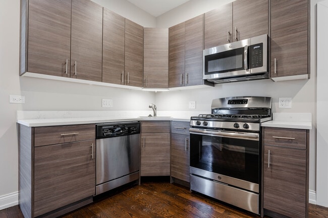 2945 W Diversey Ave, Unit 2E