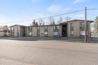 Deer Park Apartments in Deer Park, WA - Foto de edificio - Building Photo